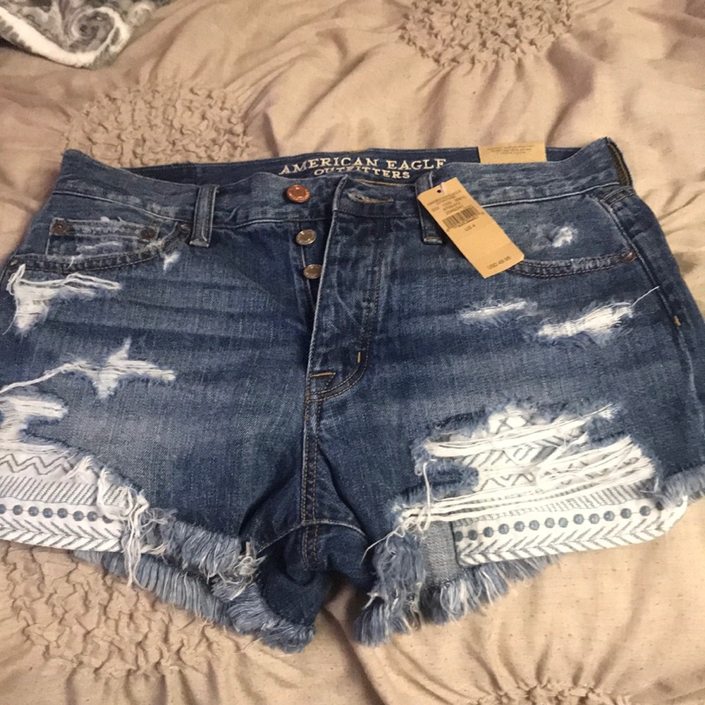 American eagle shorts still has tags on it!!